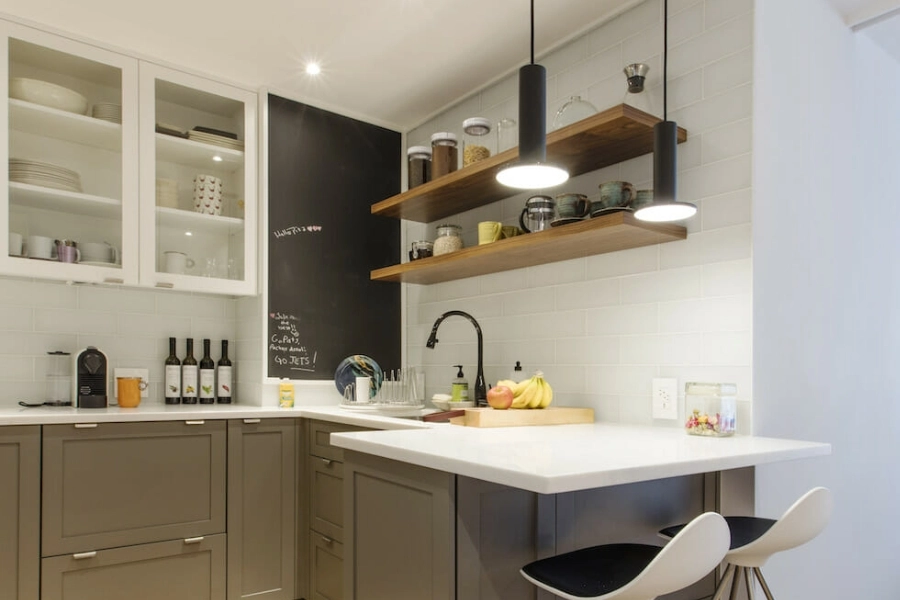 Thiết kế bếp chung cư nhỏ gọn, hiện đại và khoa học.