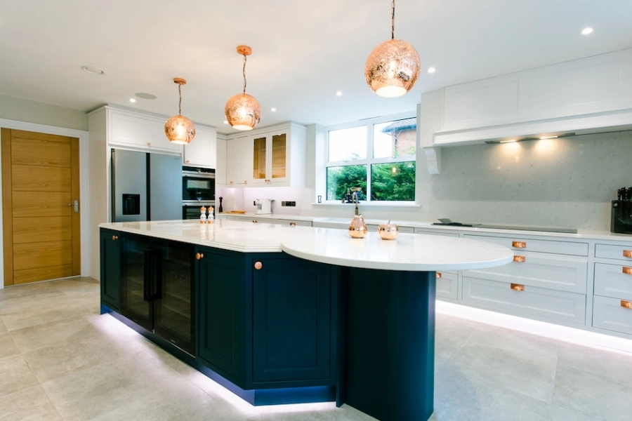 Đảo bếp trung tâm tạo điểm nhấn sang trọng