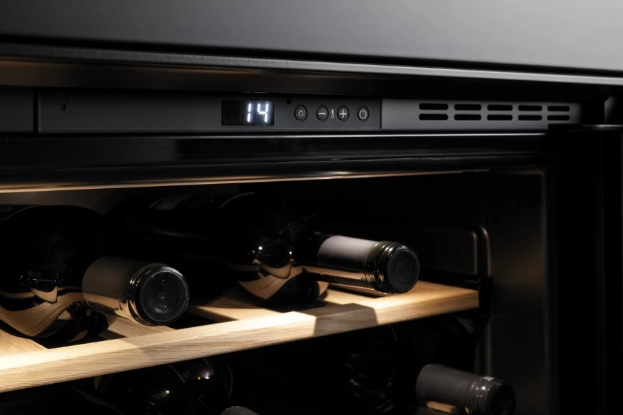 mau-tu-ruou-dep-phong-khach (2)